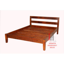 Cama doble de madera